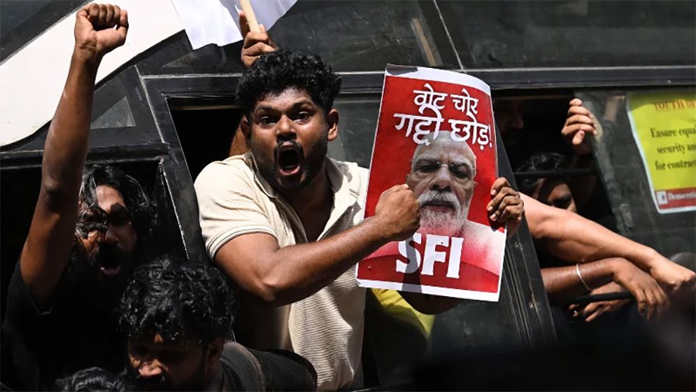 সিইসি জ্ঞানেশ কুমারের পদত্যাগের দাবিতে ভারতজুড়ে বিক্ষোভ, আটক বহু