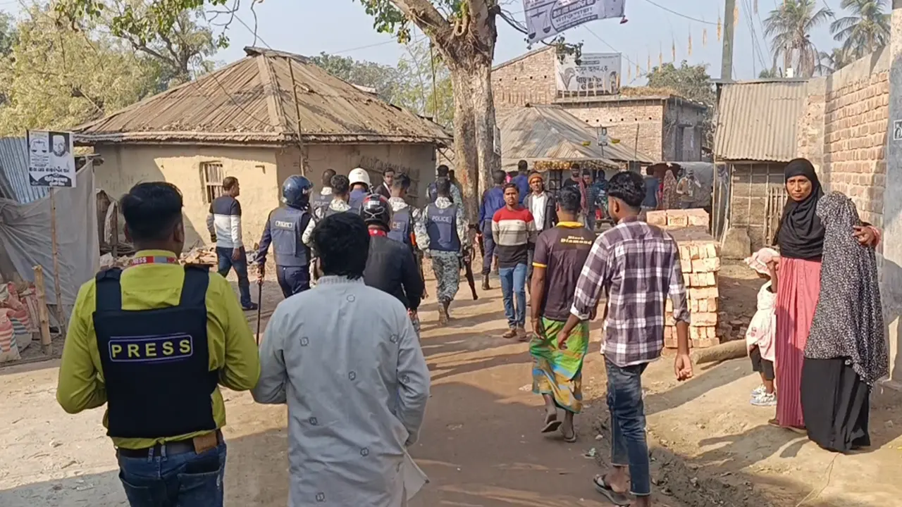 মুজিবনগরে ভোট কেন্দ্রের পথে সংঘর্ষে পাঁচজন আহত, দুই জামায়াত কর্মী আটক