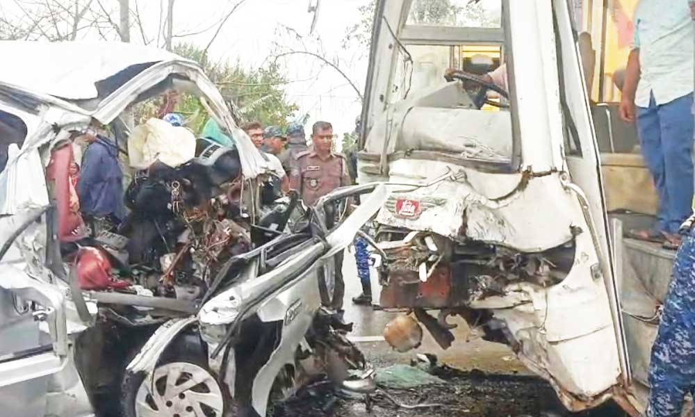 বাগেরহাটের রামপালে বাস–মাইক্রোবাস সংঘর্ষে নিহত ১২, আহত অন্তত ১৫