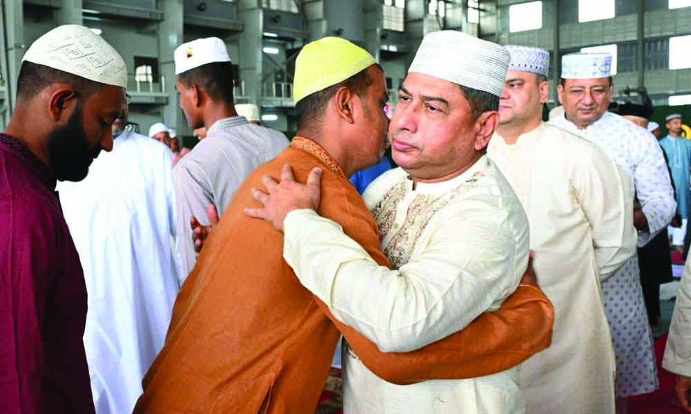 ঈদে সেনাসদস্যদের সঙ্গে শুভেচ্ছা বিনিময় সেনাপ্রধানের
