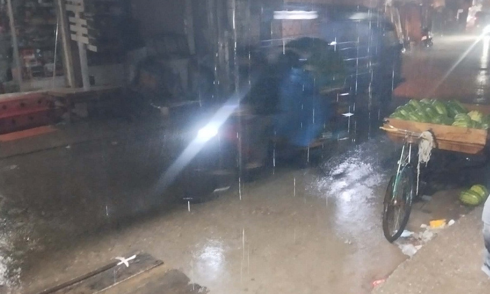 কালবৈশাখী ঝড়ে বিপর্যস্ত রাজধানী, সারা দেশেই বজ্রবৃষ্টির আভাস
