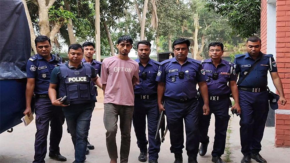 নড়াইলে ঘুমন্ত স্ত্রীকে কুপিয়ে হত্যা, স্বামী গ্রেফতার