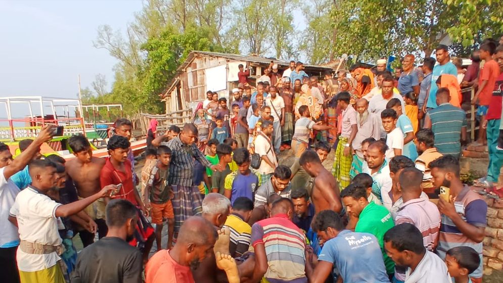 সুন্দরবনে মধু সংগ্রহের সময় বাঘের আক্রমণে মৌয়াল গুরুতর আহত