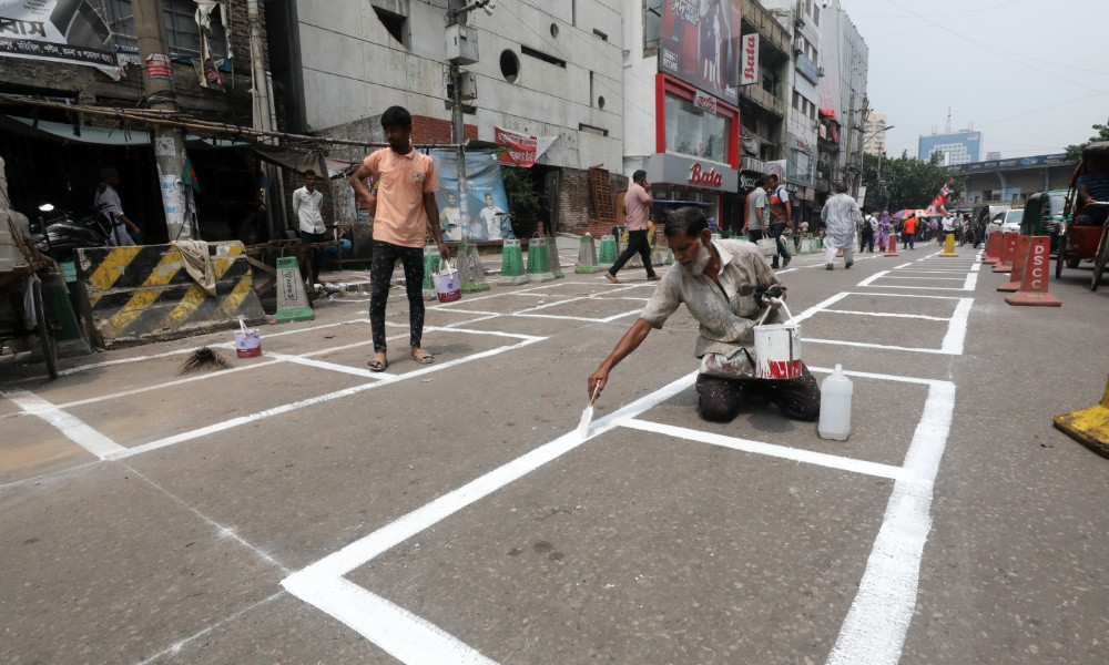 ঢাকার ফুটপাতে হকার বরাদ্দ নিয়ে রুল জারি হাইকোর্টের