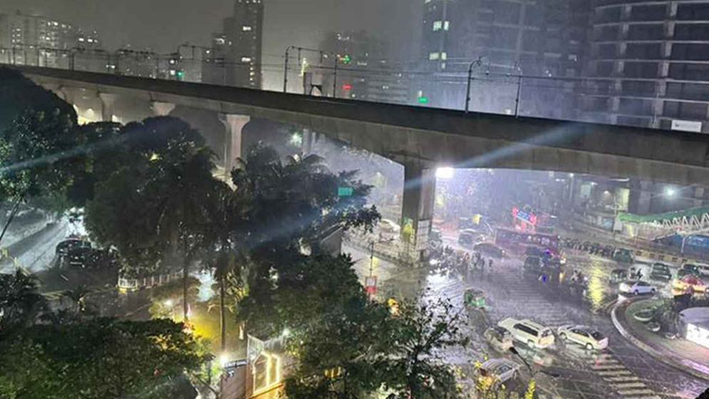 রাতের মধ্যে ঢাকাসহ ১২ অঞ্চলে ঝড়-বৃষ্টির সতর্কতা