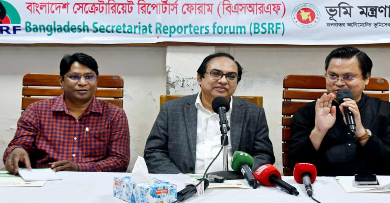 ভূমি সেবা সহজে জনগণের দোরগোড়ায় পৌঁছে দিতে প্রতিটি জেলা প্রশাসকের কার্যালয়ে নাগরিক সেবা কেন্দ্র চালুর উদ্যোগ