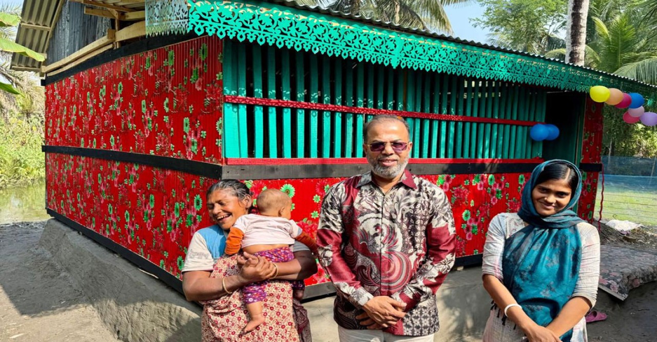 তারেক রহমানের পক্ষ থেকে বাকপ্রতিবন্ধী ভিক্ষুক পরিবারকে নতুন ঘর উপহার