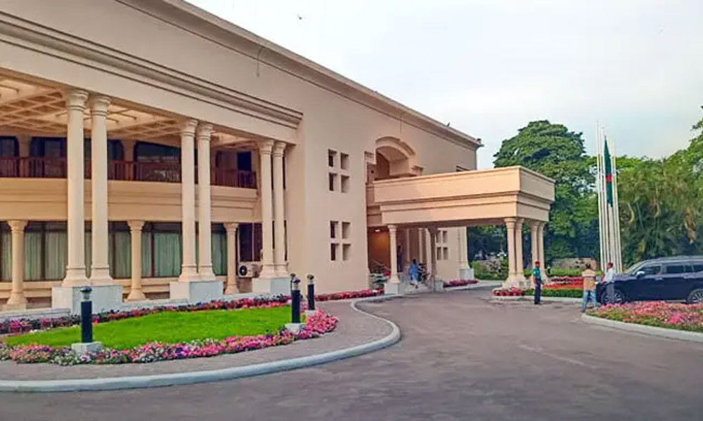 যমুনায় রাজনৈতিক দলগুলোর সঙ্গে প্রধান উপদেষ্টার বৈঠক