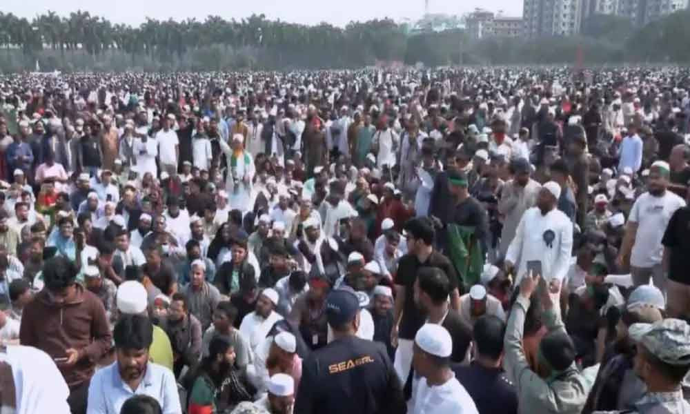 মানিক মিয়া এভিনিউতে লাখো মানুষের ঢল: আজ কবি নজরুলের কবরের পাশে সমাহিত হবেন হাদি