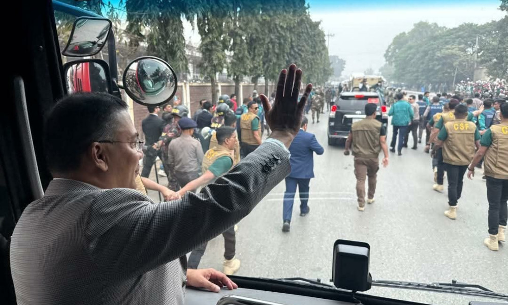 “অবশেষে প্রিয় দেশের মাটিতে”: ঢাকায় নেমেই তারেক রহমানের আবেগঘন বার্তা