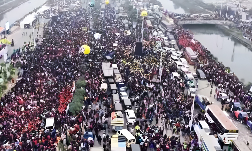 ৩০০ ফিটে উৎসবের আমেজ ও লাখো মানুষের ঢল