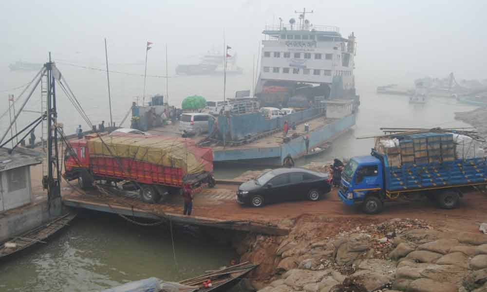 ঘন কুয়াশায় নদী নৌযান চলাচলে সতর্কতা