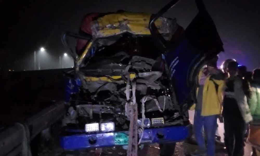 ঢাকা-মাওয়া এক্সপ্রেসওয়েতে দুর্ঘটনা, পিকআপ চালক-হেলপার নিহত