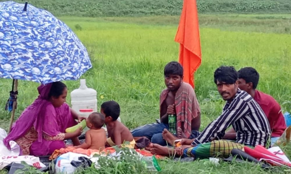 ৬০ ঘণ্টা ধরে সীমান্তের শূন্যরেখায় ৬ বাংলাদেশি, পতাকা বৈঠকেও মেলেনি সমাধান