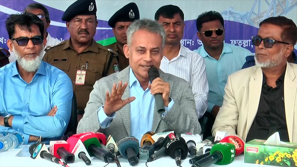 পদ্মা রেলসেতুর পিলারের নিচে মাটি অপসারণে কোনো ঝুঁকি নেই: রেলপথ মন্ত্রী