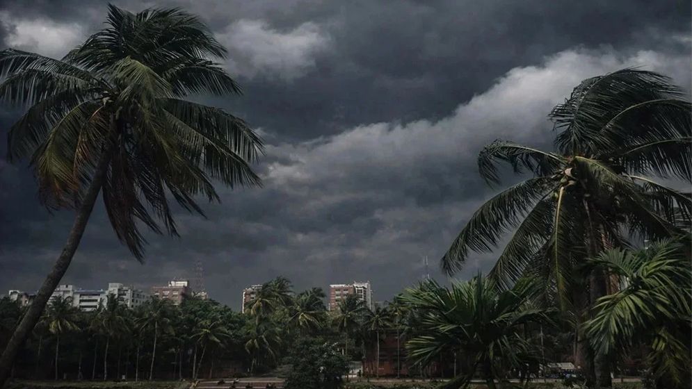 রাত ১টার মধ্যে ১৪ জেলায় ঝড়-বৃষ্টির আশঙ্কা, নদীবন্দরে ১ নম্বর সতর্কসংকেত