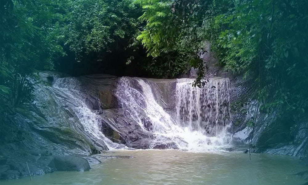 অতিবৃষ্টির কারণে মিরসরাইয়ের সব পাহাড়ি ঝরনা তিন দিনের জন্য বন্ধ