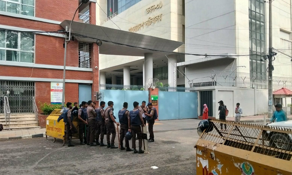 এইচএসসি পরীক্ষার্থীদের লং মার্চ ঘিরে সচিবালয়ে নিরাপত্তা জোরদার