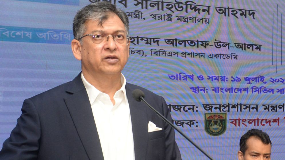 রাজনৈতিক পক্ষপাতমুক্ত থেকে দায়িত্ব পালনের আহ্বান স্বরাষ্ট্রমন্ত্রীর