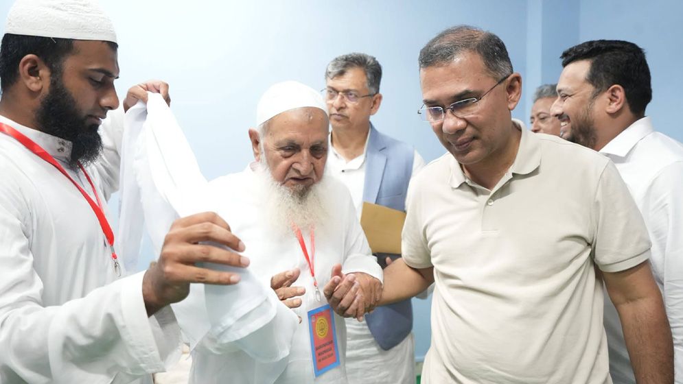 হেফাজত আমির শাহ মুহিব্বুল্লাহ বাবুনগরীর সঙ্গে প্রধানমন্ত্রীর সাক্ষাৎ