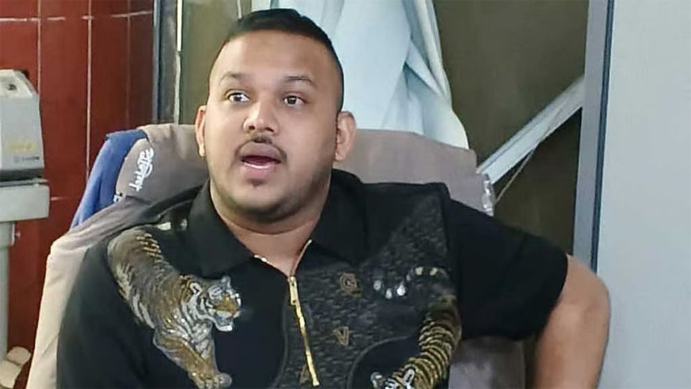 টয়লেটে যাওয়ার কথা বলে প্রিজন ভ্যান থেকে পালাল ‘পিচ্চি রাজা’