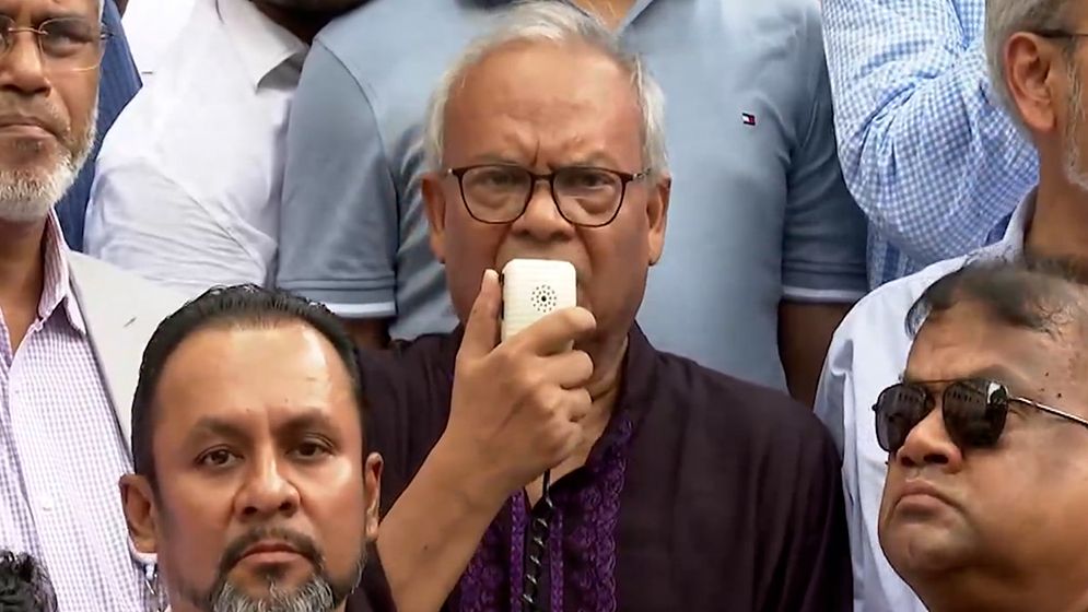 প্রশাসনে বসে সরকারের বিরুদ্ধে ষড়যন্ত্র করছে ফ্যাসিবাদের দোসররা: রিজভী