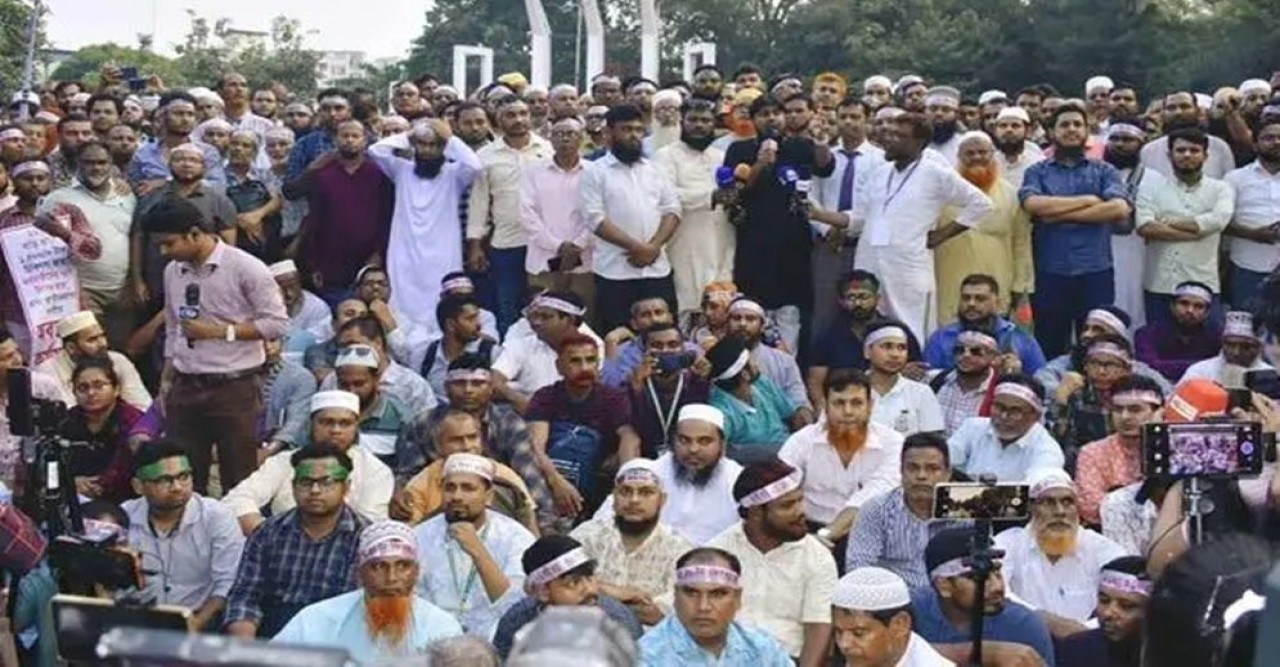 সরকারি প্রাথমিক বিদ্যালয়ের সহকারী শিক্ষকেরা আবারও দশম গ্রেড বেতনসহ তিন দফা দাবিতে আন্দোলনে