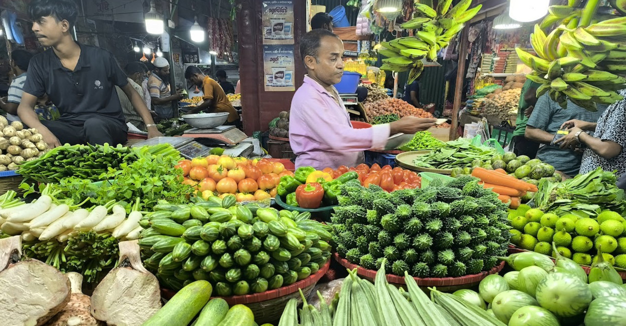 খুলনায় সবজির বাজারে অস্থিরতা: বেশিরভাগ সবজির দাম ৭০ টাকার ওপরে