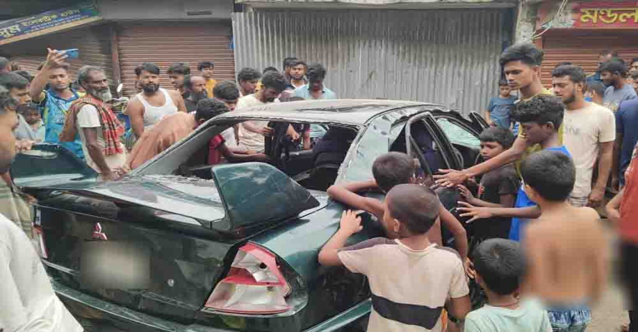 সিরাজগঞ্জে নিয়ন্ত্রণহীন প্রাইভেট কারের ধাক্কায় ব্যবসায়ী নিহত, আহত ১