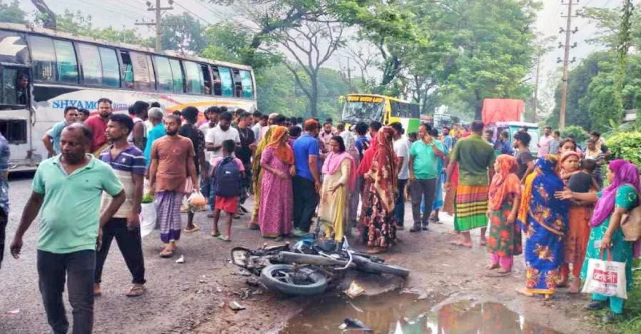 মানিকগঞ্জে সেলফী পরিবহনের বাসচাপায় মোটরসাইকেল আরোহী নিহত