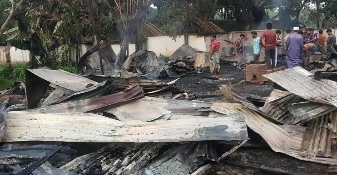 খাগড়াছড়ির গুইমারায় ভয়াবহ অগ্নিকাণ্ডে পুড়ে গেল ১৫টির বেশি দোকান