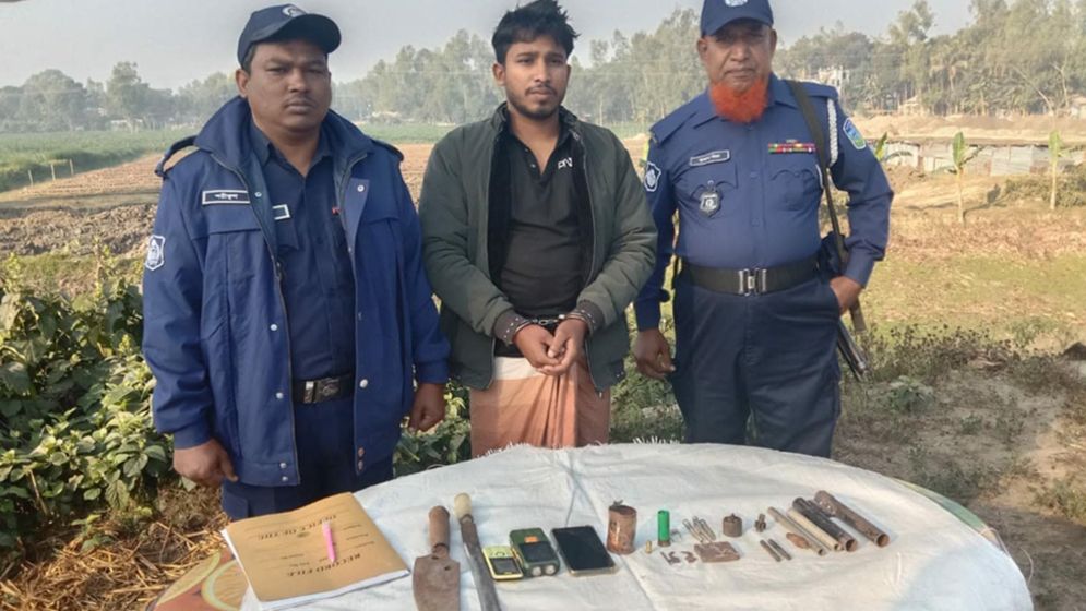 জামালপুরে দেশীয় অস্ত্রসহ যুবক আটক