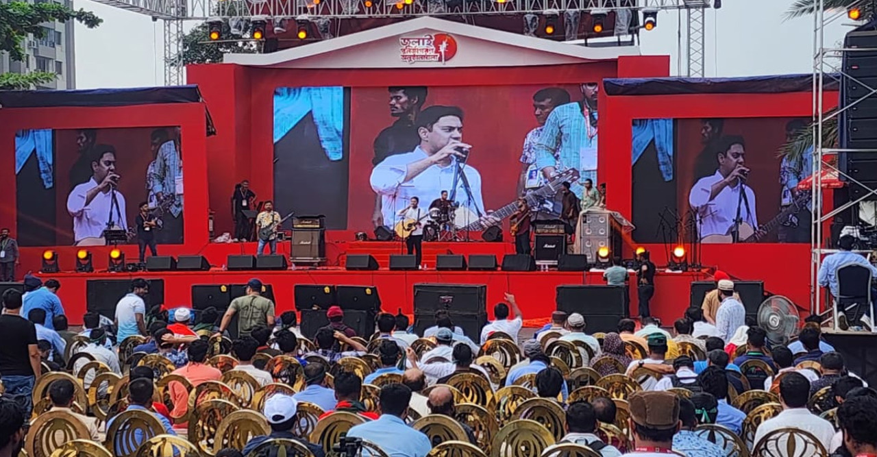 ৩৬ জুলাই উদযাপন: ব্যান্ড সঙ্গীত, ড্রোন ড্রামা ও শেখ হাসিনার পলায়নের প্রতীকী আয়োজন