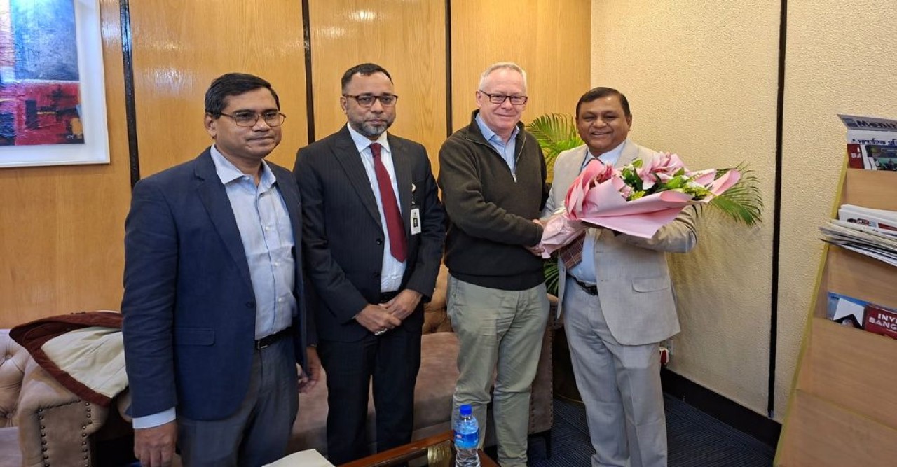 খালেদা জিয়ার চিকিৎসায় যুক্তরাজ্যের বিশেষজ্ঞ রিচার্ড বিলির আগমন, চীন থেকেও আসছে চিকিৎসক দল