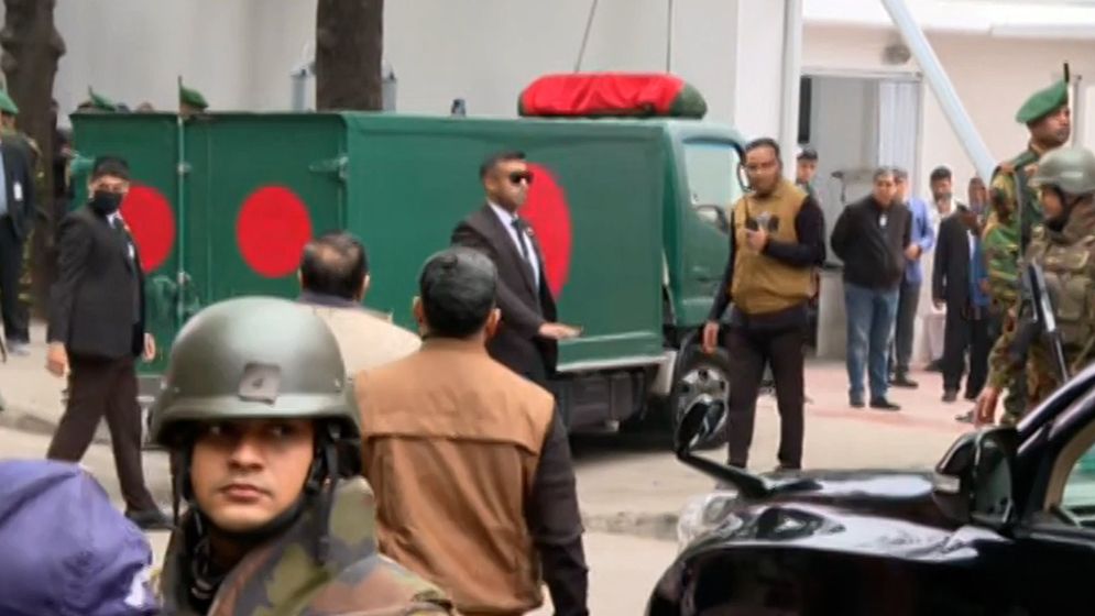গুলশান ১৯৬ নম্বর বাসায় খালেদা জিয়ার মরদেহ, শেষ শ্রদ্ধায় নেতা-কর্মীরা