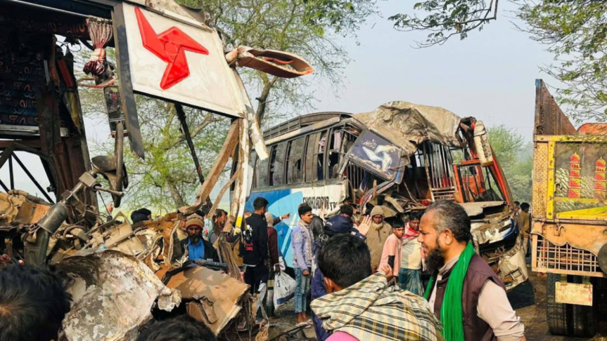 পাবনায় দুই বাসের মুখোমুখি সংঘর্ষে নিহত ২, আহত ১৫