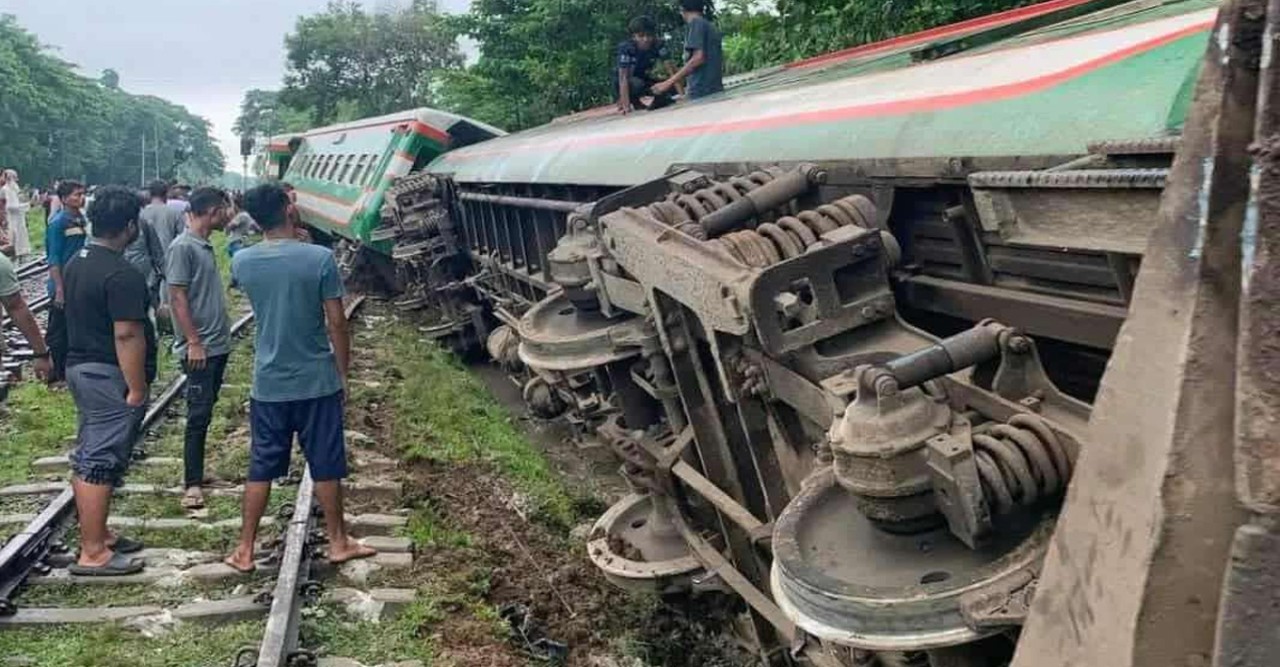 উদয়ন এক্সপ্রেস লাইনচ্যুত, স্থবির সিলেটের সঙ্গে সারাদেশের রেল যোগাযোগ