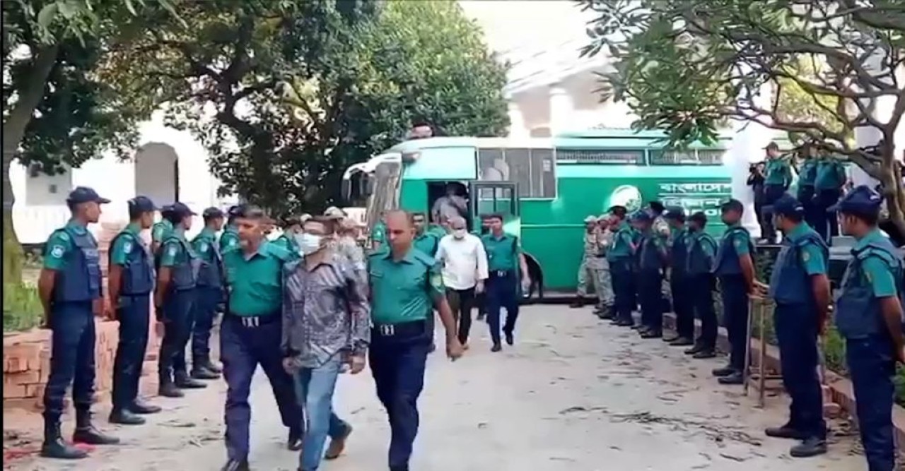 আওয়ামী লীগ সরকারের সময় গুম-খুনের অভিযোগে ১৫ সেনা কর্মকর্তা কারাগারে, শেখ হাসিনাসহ ৩০ জন আসামি