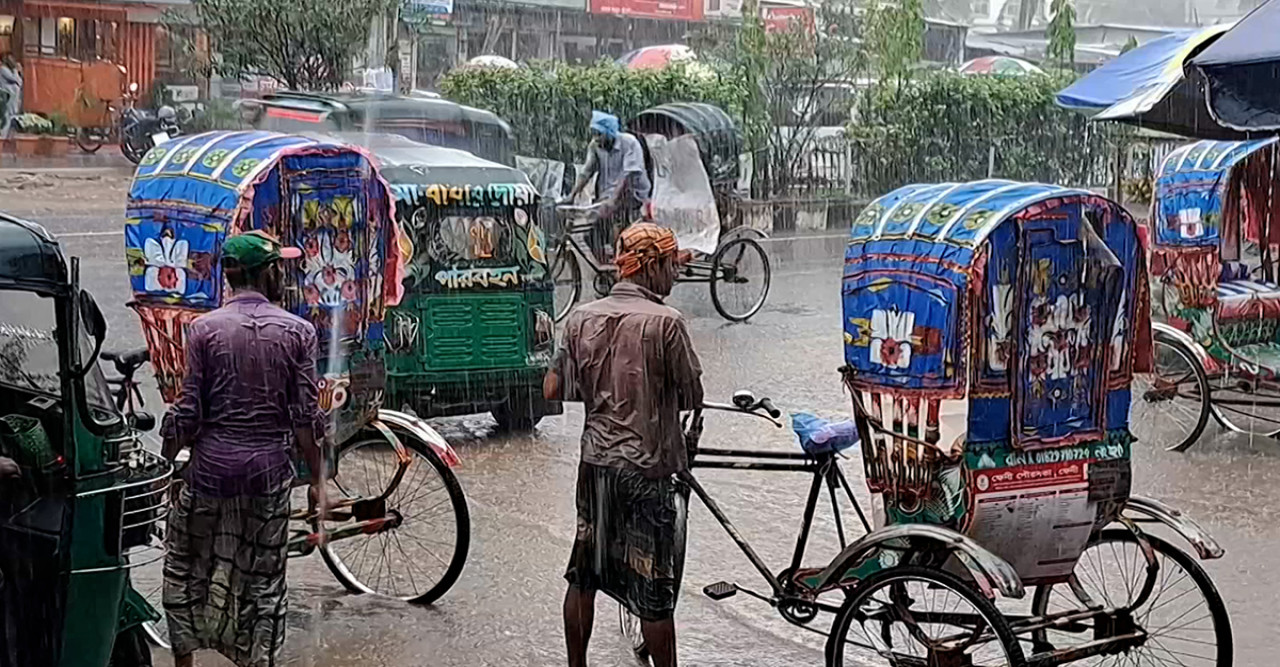 নিম্নচাপ ঘণীভূত হয়ে গভীর নিম্নচাপে পরিণত হতে পারে, ভারী বৃষ্টির আশঙ্কা