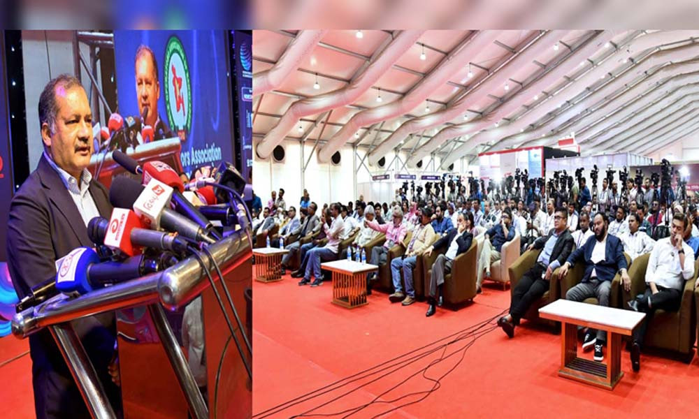 গণমাধ্যমকে নিয়ন্ত্রণ নয়, স্বাধীন কাঠামোয় আনতে চায় সরকার: তথ্য উপদেষ্টা
