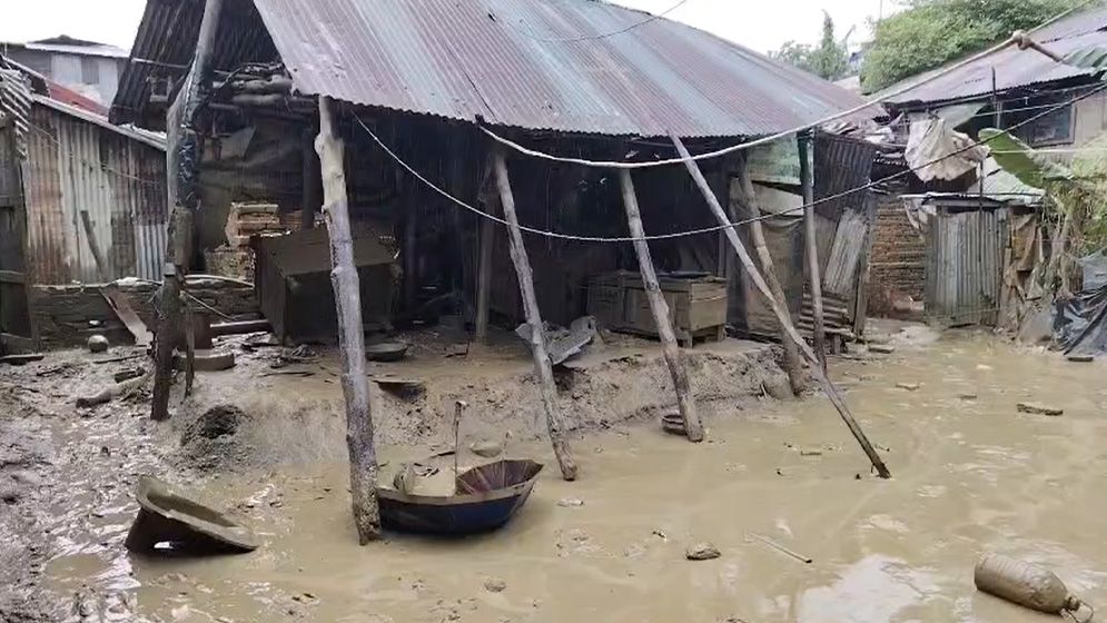 চট্টগ্রাম বিভাগে বন্যার তাণ্ডব, মৃত্যু বেড়ে অর্ধশতাধিক; দুর্গত এলাকায় ত্রাণ ও বিশুদ্ধ পানির সংকট