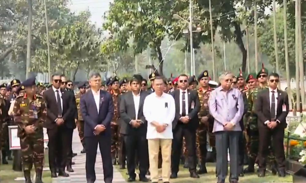 পিলখানা হত্যাযজ্ঞে শহীদদের প্রতি রাষ্ট্রপতি ও প্রধানমন্ত্রীর শ্রদ্ধা