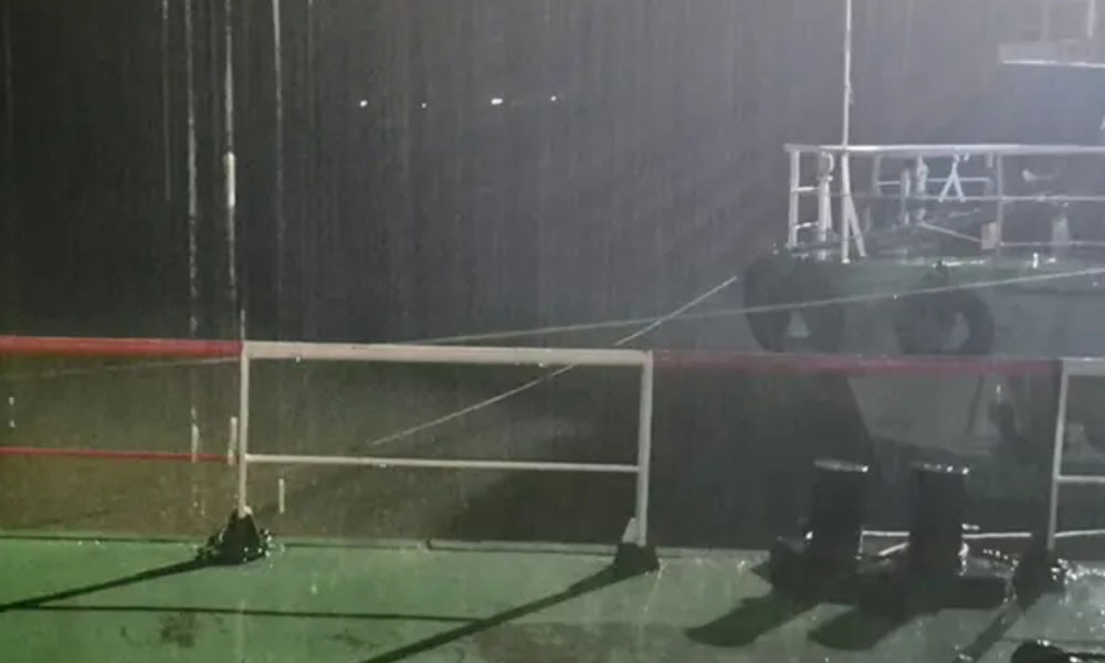 কালবৈশাখীতে দৌলতদিয়া-পাটুরিয়া নৌরুটে ফেরি চলাচল বন্ধ