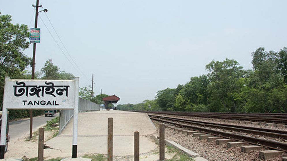 টাঙ্গাইলে ট্রেনে কাটা পড়ে একই পরিবারের ৩ জনসহ ৫ জনের মৃত্যু