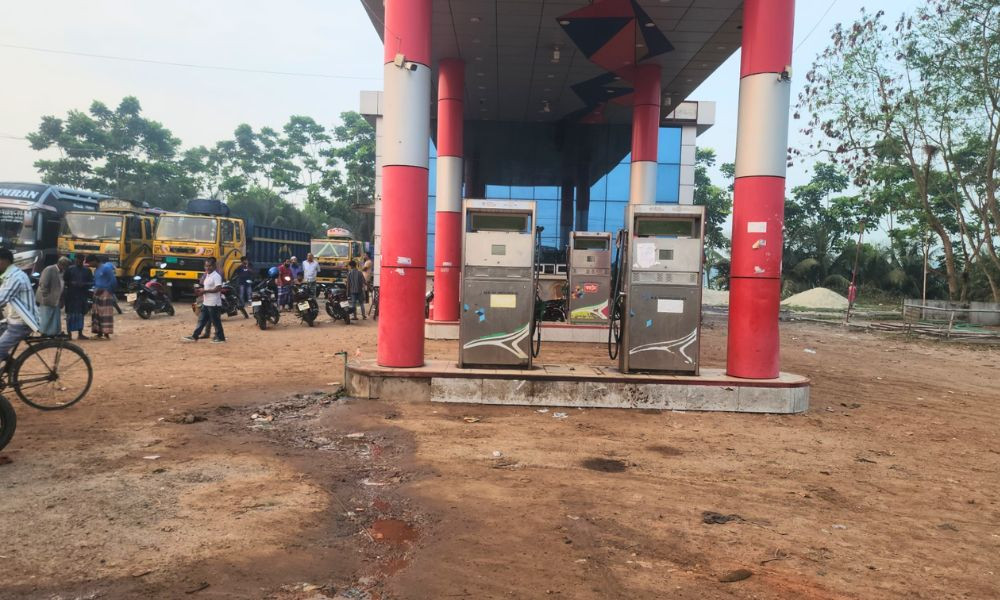 নড়াইলে তেল না পেয়ে ট্রাকচাপায় পাম্প ম্যানেজার নিহত