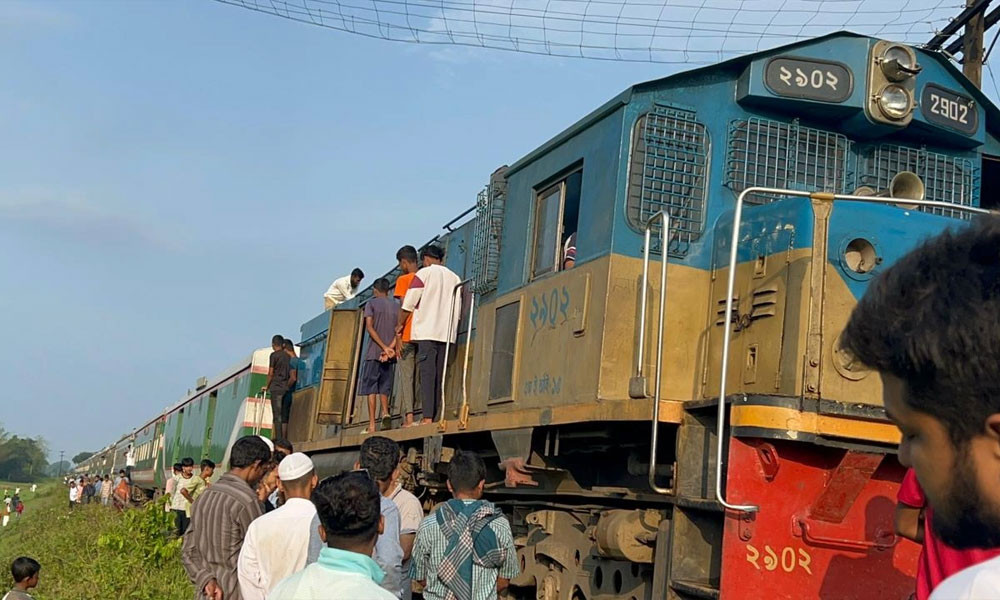 উপবন এক্সপ্রেসে আগুন, সিলেটের সঙ্গে রেল যোগাযোগ বন্ধ