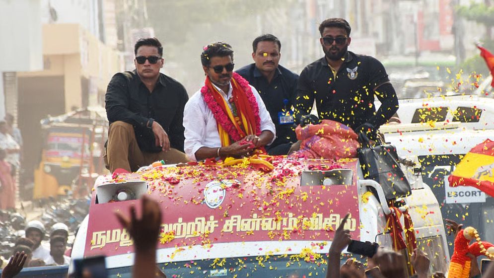 ভোটের মাঠে থালাপতি বিজয়ের দাপট, সরকার গঠনের দ্বারপ্রান্তে টিভিকে