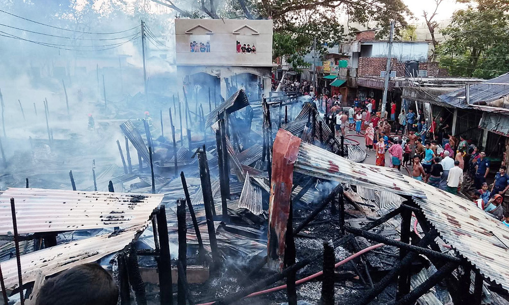 বান্দরবানের বাঘমারা বাজারে ভয়াবহ অগ্নিকাণ্ড, অর্ধশতাধিক দোকান ও ঘর পুড়ে ছাই