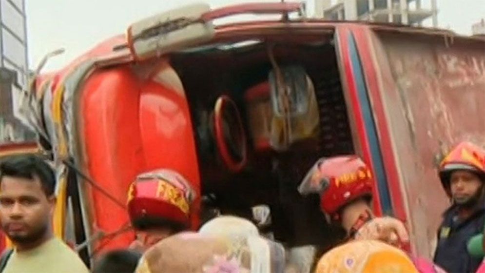 রাজধানীর নদ্দায় দুই বাসের সংঘর্ষে নিহত ৪, আহত ৮