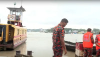 খুলনায় ভৈরব নদে ফেরি-ট্রলার সংঘর্ষে ৩ যাত্রী নিখোঁজ